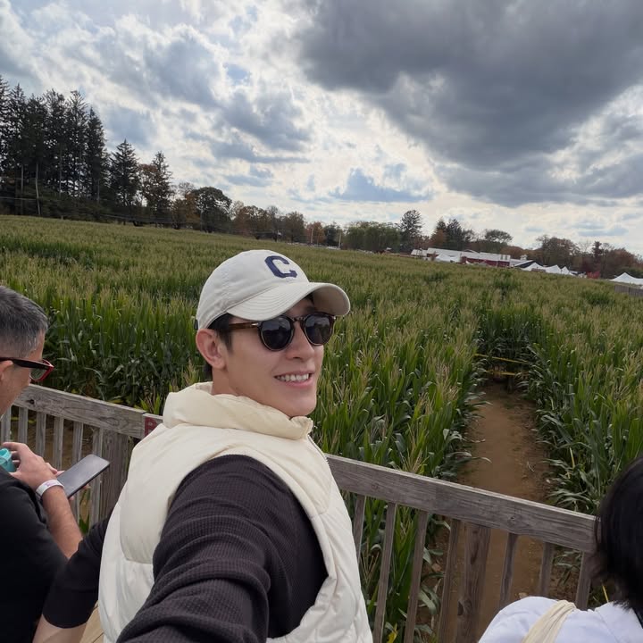 ryanleeann_3's tweet photo. #ThrowbackFall #LastAutumn #ApplePicking #FallThrowback #AutumnVibes #OrchardDays #FallAesthetic #CozySeason https://t.co/7iaN4S1TSp