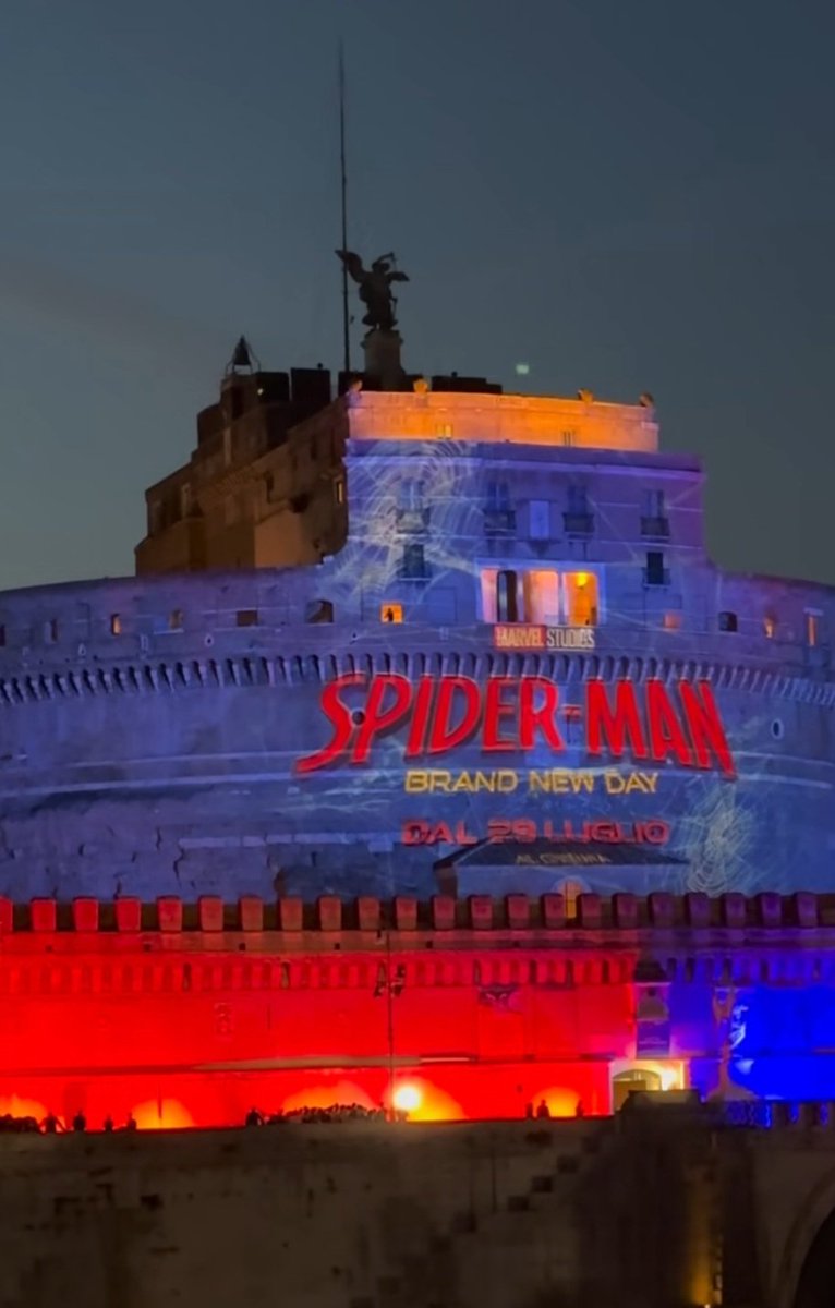 RICORDIdiROMA's tweet photo. #Spiderman a Roma con la #pubblicità su Castel Sant'Angelo https://t.co/ycRp9FtPDL