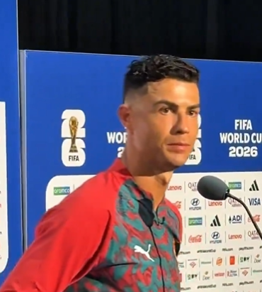 TouchlineX's tweet photo. · Reporter: "Messi scored 2 goals yesterday."

🚨🗣️ Cristiano Ronaldo to the next journalist: "Go ahead, next question." https://t.co/AZUxt9cosp