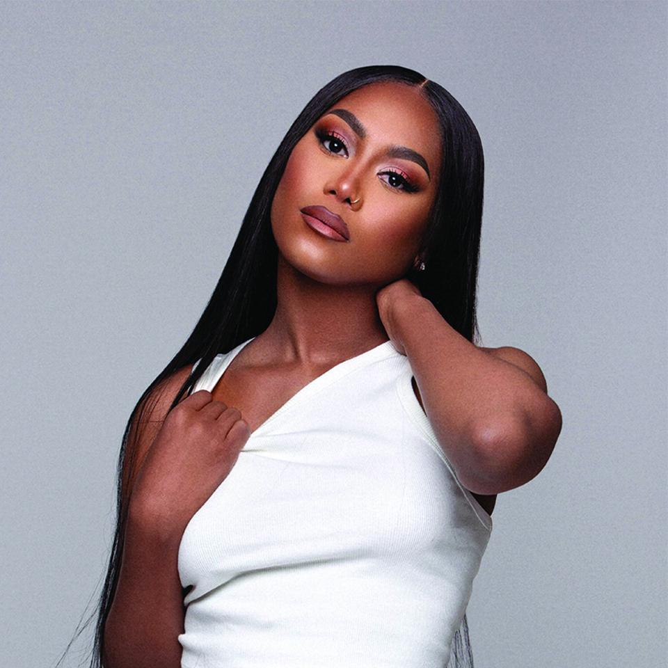 RATINGSGAME's tweet photo. Muni Long underwent a life-saving double lung transplant. Here are the Top 5 details from her health battle:

5️⃣ Battles Lupus since 2014
4️⃣ Caught pneumonia on tour
3️⃣ Woke up to a 7-day diagnosis
2️⃣ Chose between hospice or surgery
1️⃣ She says "doing fabulous" now https://t.co/qwySLA8jxR