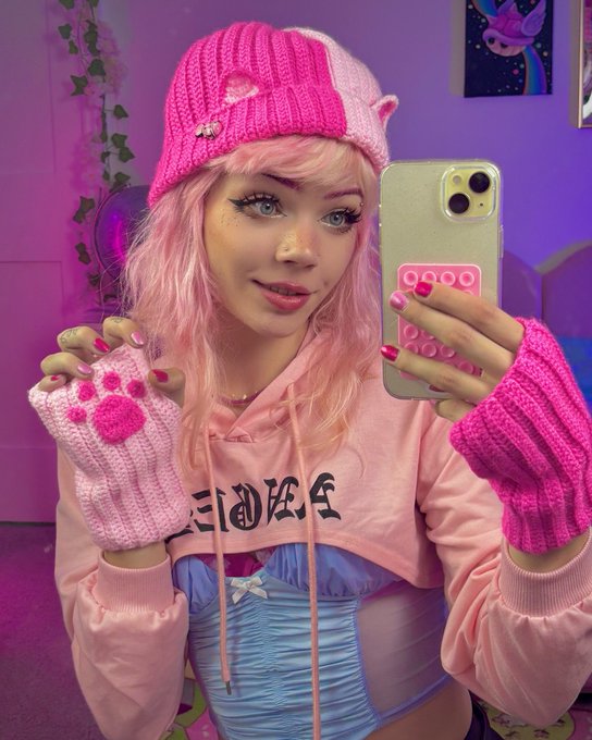 Nat🍭 - 1 pic. appreciation post for my crochet cat hat with matching paw warmers AND the lil clay clownfish I made to go on it:3 https://t.co/H0gtTATvC0