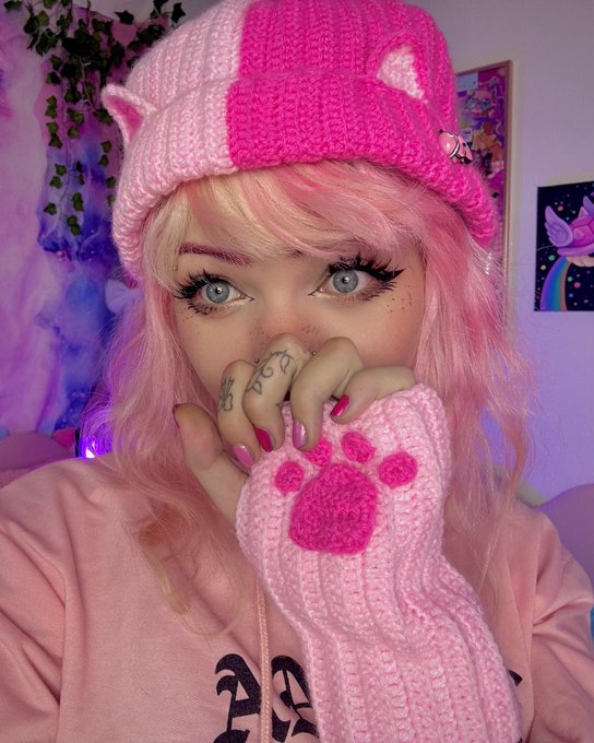 Nat🍭 - 2 pic. appreciation post for my crochet cat hat with matching paw warmers AND the lil clay clownfish I made to go on it:3 https://t.co/H0gtTATvC0