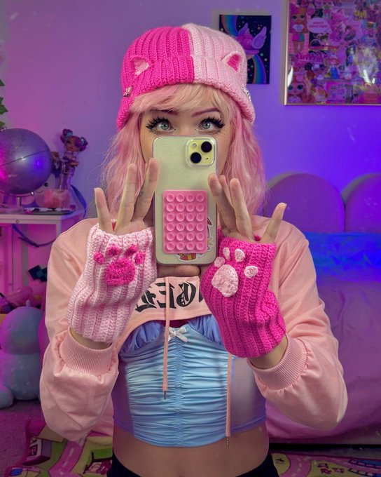 Nat🍭 - 3 pic. appreciation post for my crochet cat hat with matching paw warmers AND the lil clay clownfish I made to go on it:3 https://t.co/H0gtTATvC0