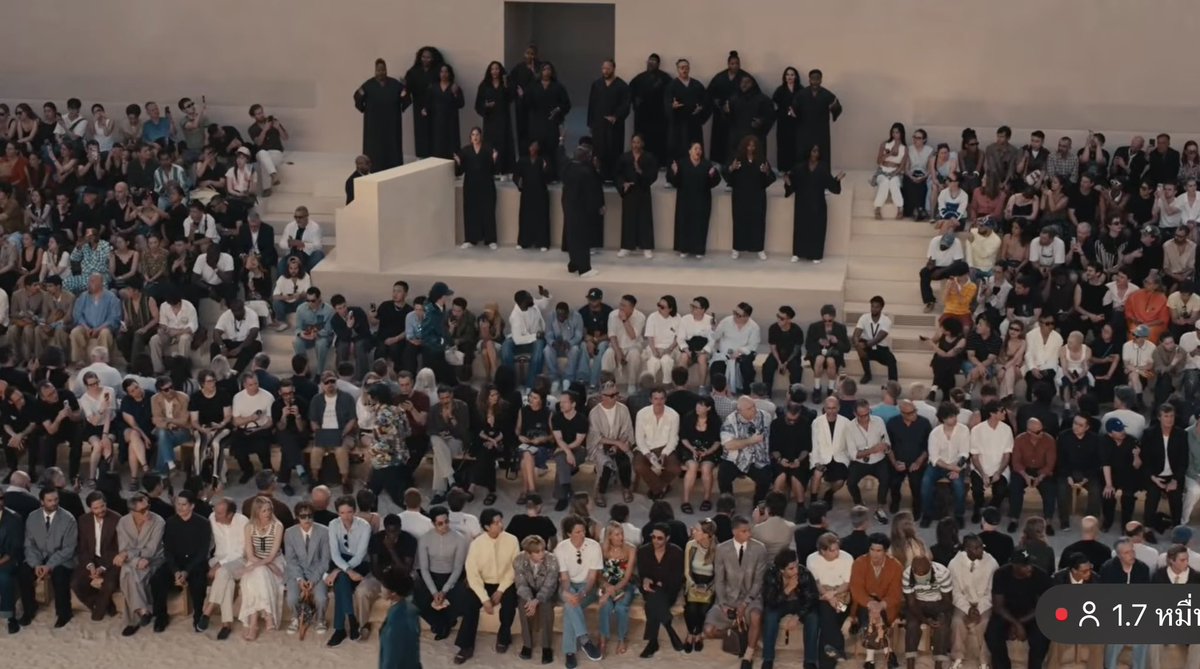 muiphuket's tweet photo. #BamBam‌ is sitting next to #Gongyoo 😳🥰
#BamBamxLVMenSS27 https://t.co/YOtCuUNPRL