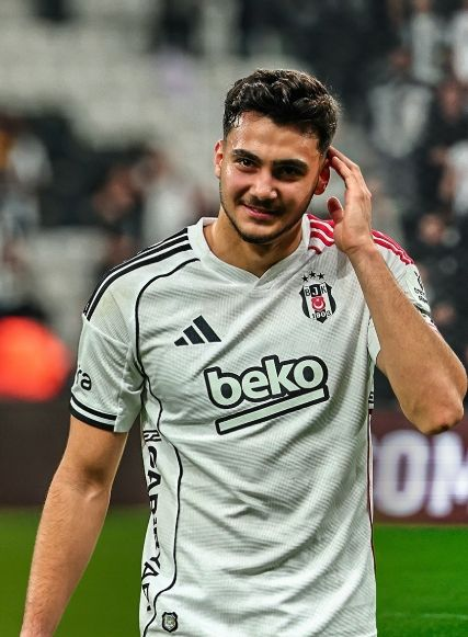 sb_transfer's tweet photo. Hollanda ekibi Vitesse, Mustafa Hekimoğlu için en ciddi kiralama adımı atan kulüp oldu. Beşiktaş genç oyuncunun düzenli forma şansı yakalayabileceği bir projeye sıcak baktığı belirtiliyor.
(NTV Spor) https://t.co/G72ZpXYJaD