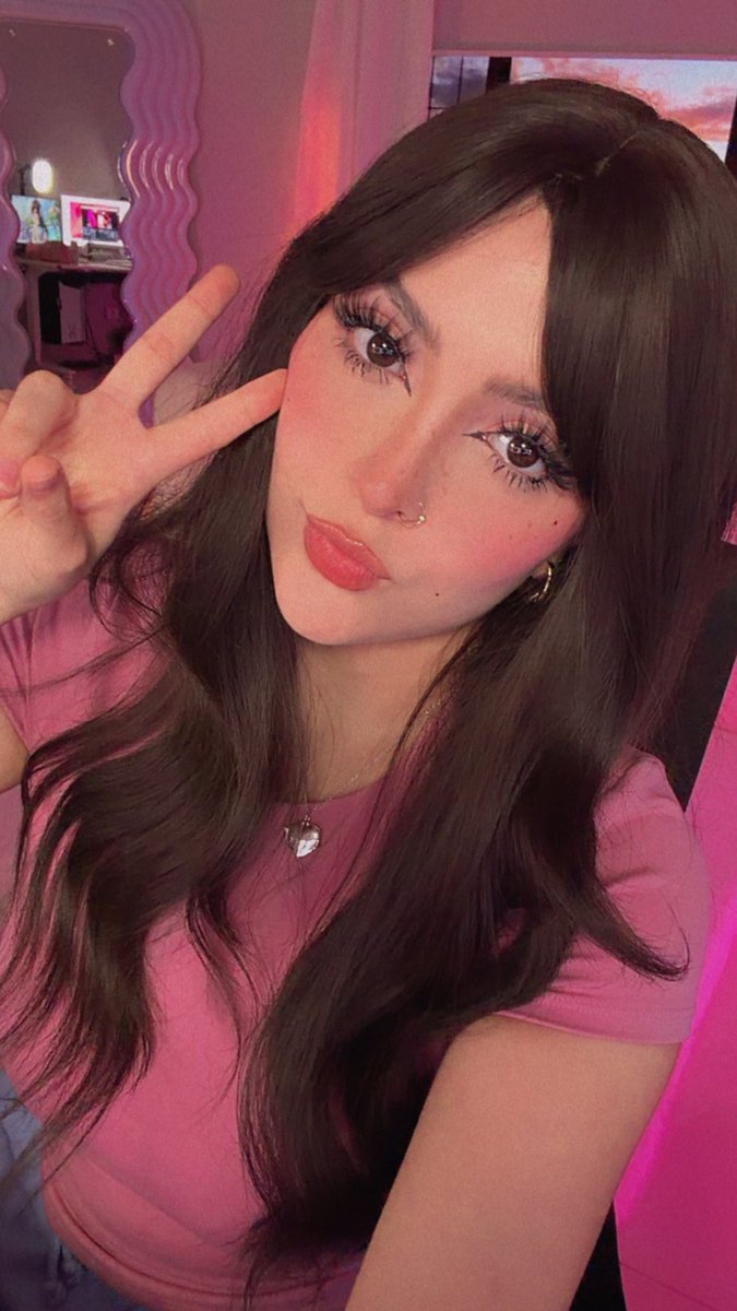 arigameplays's tweet photo. Ya en vivo con minecraft extremo día 2 🩷 https://t.co/KajKzYjJvy