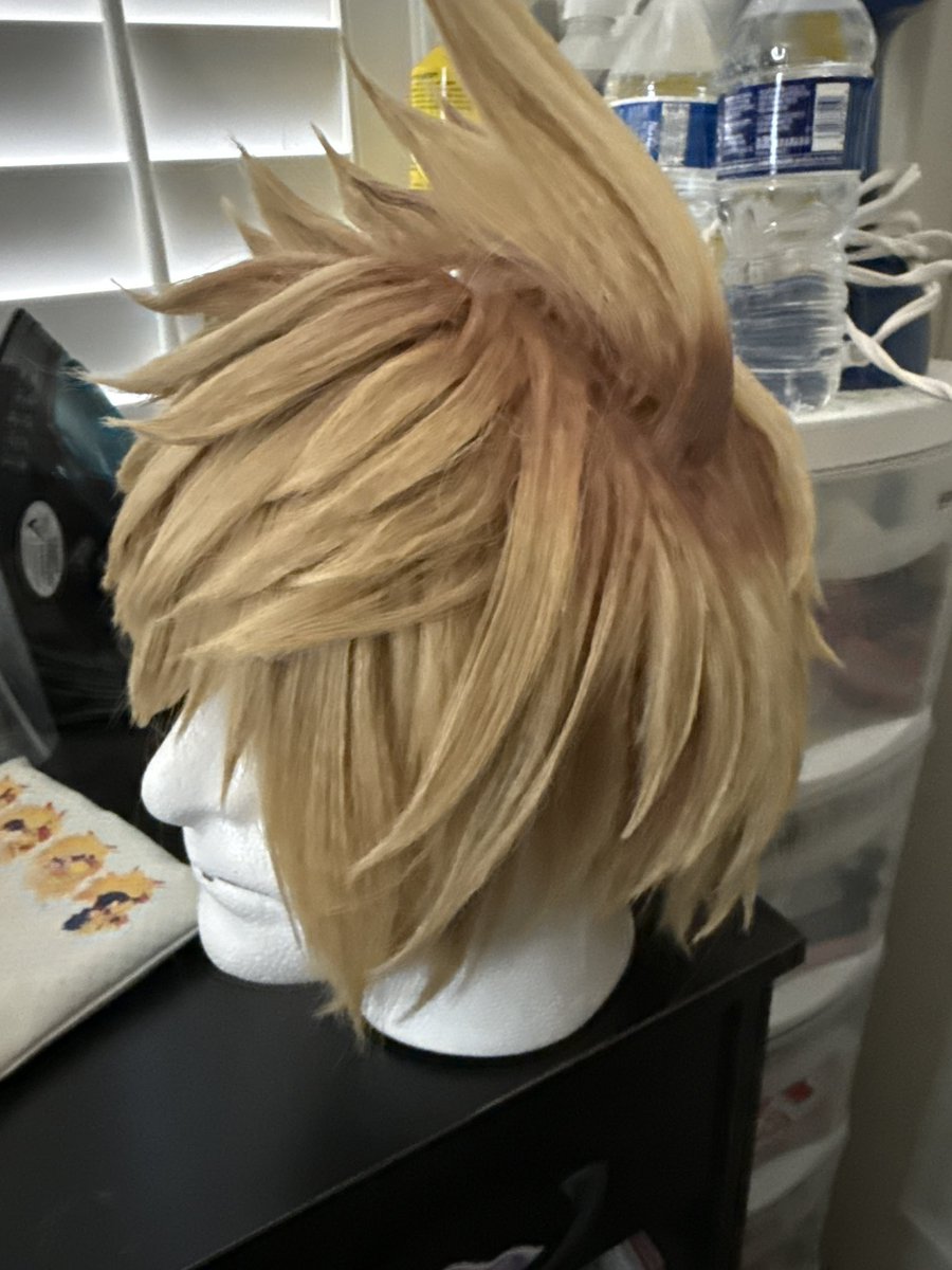 Himetoracos's tweet photo. Also more update on my boi Roxas finally completed his wig!! Gotta crunch two more wigs today :”) https://t.co/EJPrEi2cDt