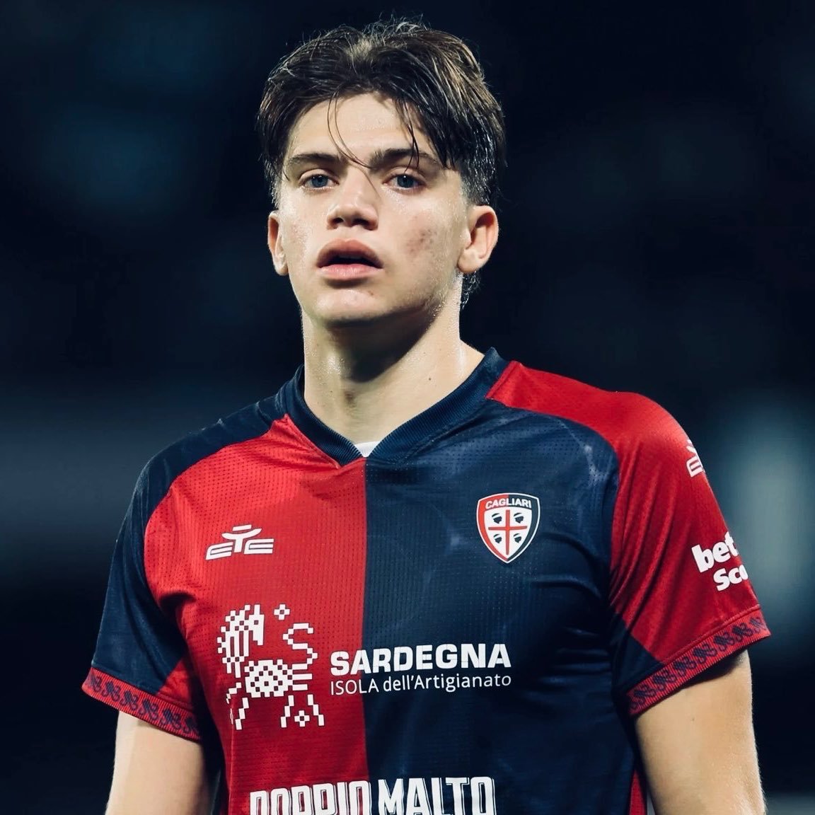 Coll3tte's tweet photo. Marco Palestra on his career path 🗣️ “If I can choose obviously I prefer to the right, but on the left I still feel comfortable and I have no problem. I started playing as a midfielder, until the Under-16, then in the Under-17 the left-backs were over and the coach had put me there.

The first time, in training, I was angry but in the game I did a good test and after a while I realised that it was my position, moving to the right. But until I was 17 I had never played full-back: I had been a midfielder and, as a child, a midfielder.”