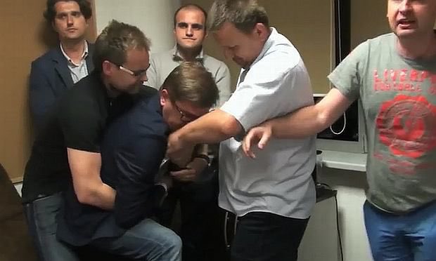 MorawieckiM's tweet photo. Dziś takiego laptopa w rękach ma @OficjalneZero . U Donalda na Parkowej zapewne narady co robić. https://t.co/seCW6O5AsQ