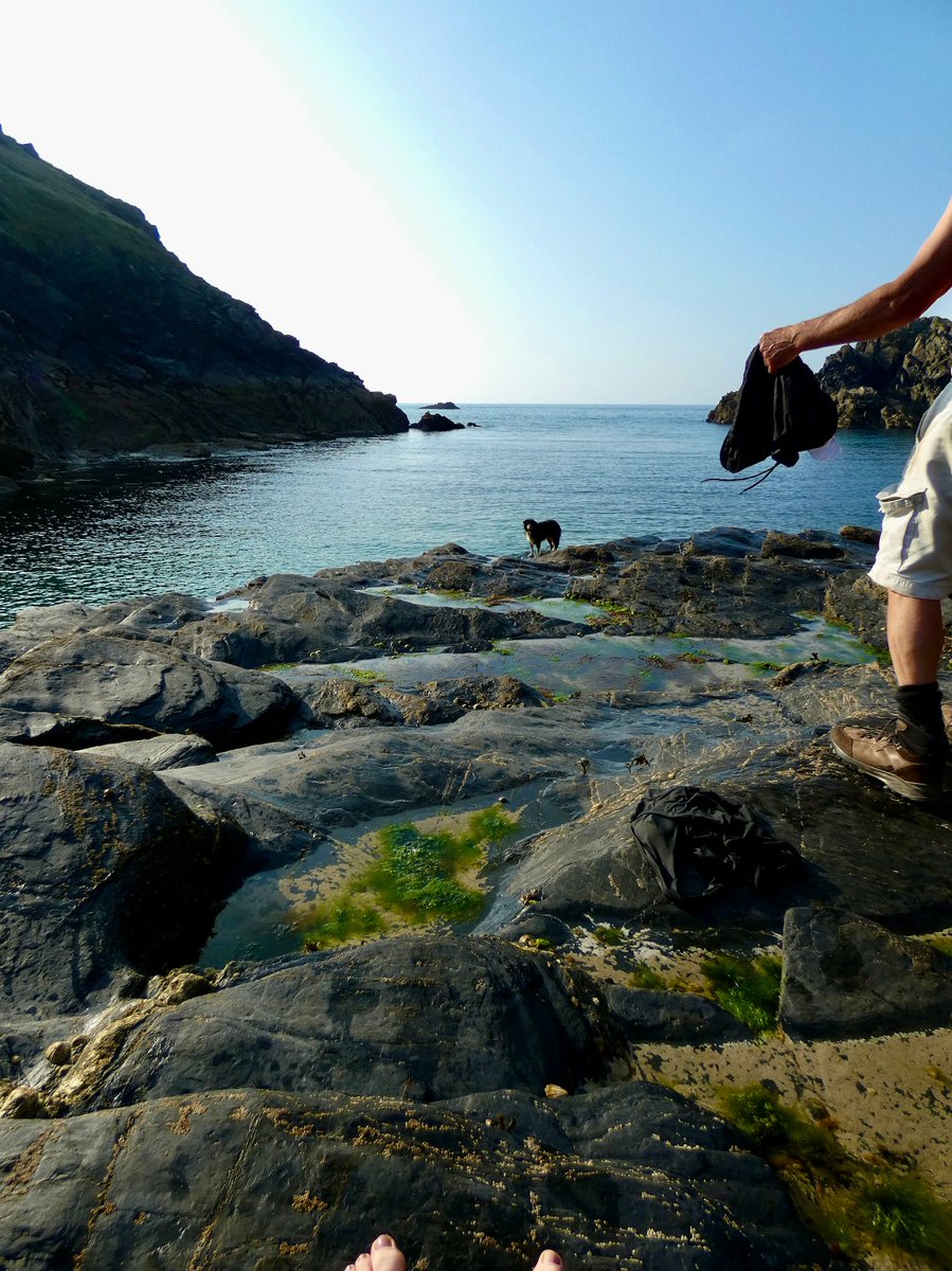 CliffsideKatie's tweet photo. As far as painting spots go, todays was a great one. And as far as end of day swim spots go, this one everyday is always epic. #enpleinair #painting #commission #praasands #home https://t.co/HHUttzhGEj