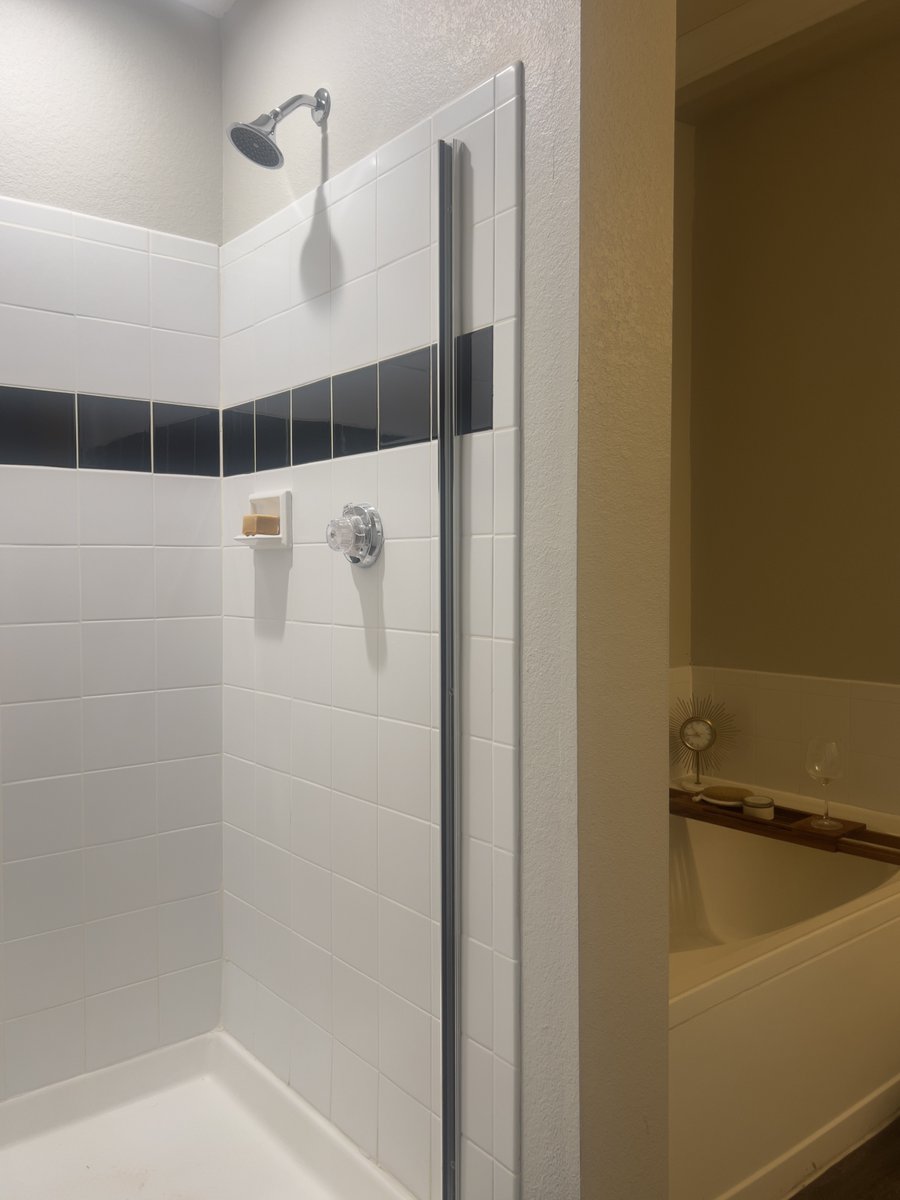 FountainViewPl's tweet photo. Bubble bath night or quick morning shower? The Barcelona is ready for either. 🛁✨
Featuring a garden-style tub and a separate enclosed shower.

#LiveAtFVOP #kansascityapartments #WillowBridgePC #FountainViewOnThePlaza https://t.co/NQvKMK9hyc