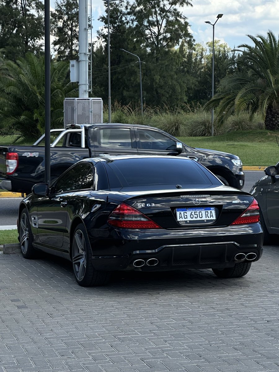 AgustinArgiro's tweet photo. Otra importación que da gusto. SL63 W230. no hay discusión que es la generación más preciosa que existe. https://t.co/G1DGIfqIS3