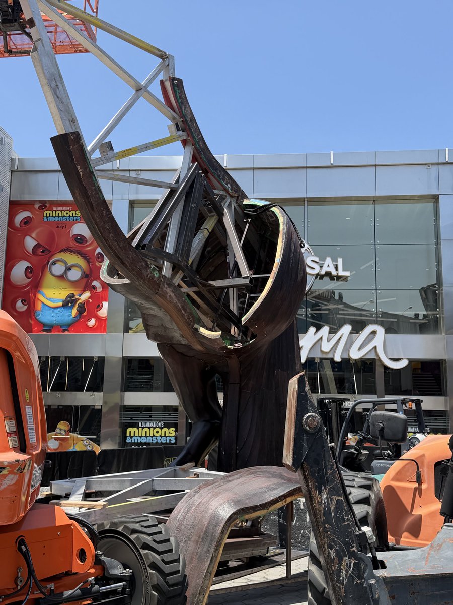 Cykrolis's tweet photo. The Trojan horse is currently being built in front of the Universal Cinema to promote The Odyssey! https://t.co/mng9HVlR0Y