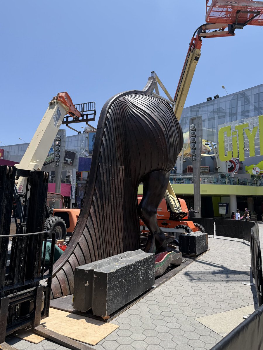 Cykrolis's tweet photo. The Trojan horse is currently being built in front of the Universal Cinema to promote The Odyssey! https://t.co/mng9HVlR0Y