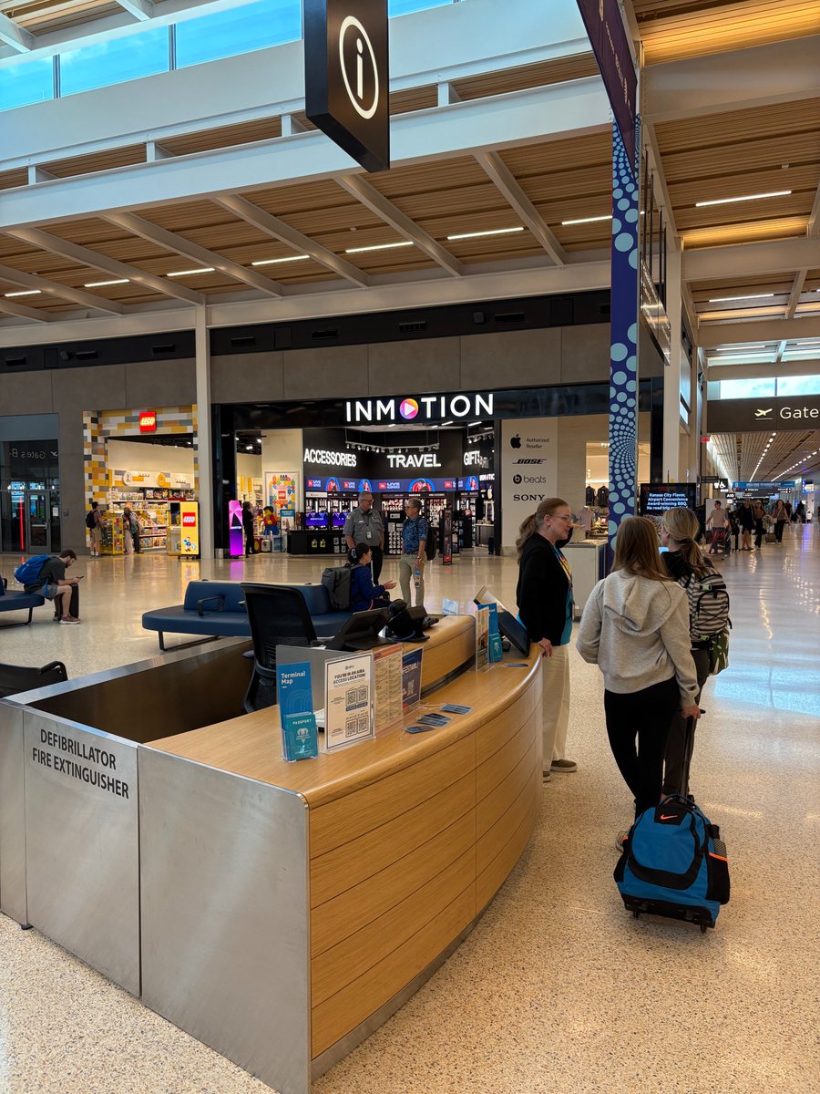 Fly_KansasCity's tweet photo. If you need help, look for the volunteers in the blue or black Aviation shirts, the information signs throughout the arrivals area, or visit one of the airport's three information desks! https://t.co/Aq4Hyv7ZeH