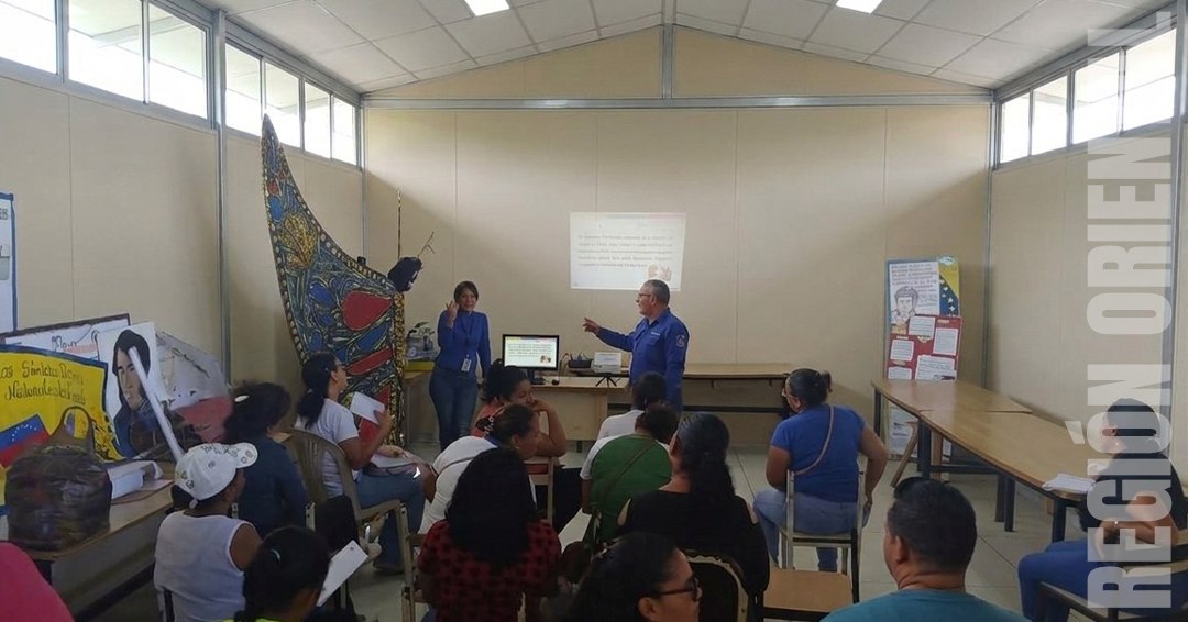 CGRVenezuela's tweet photo. Estas actividades se cumplen con ejercicios sencillos, los participantes culminan la formación con habilidades esenciales para organizar, estructurar y respaldar debidamente los documentos que avalan cada fase de la ejecución de los proyectos comunitarios.

3/4 https://t.co/QvWYj6woTl