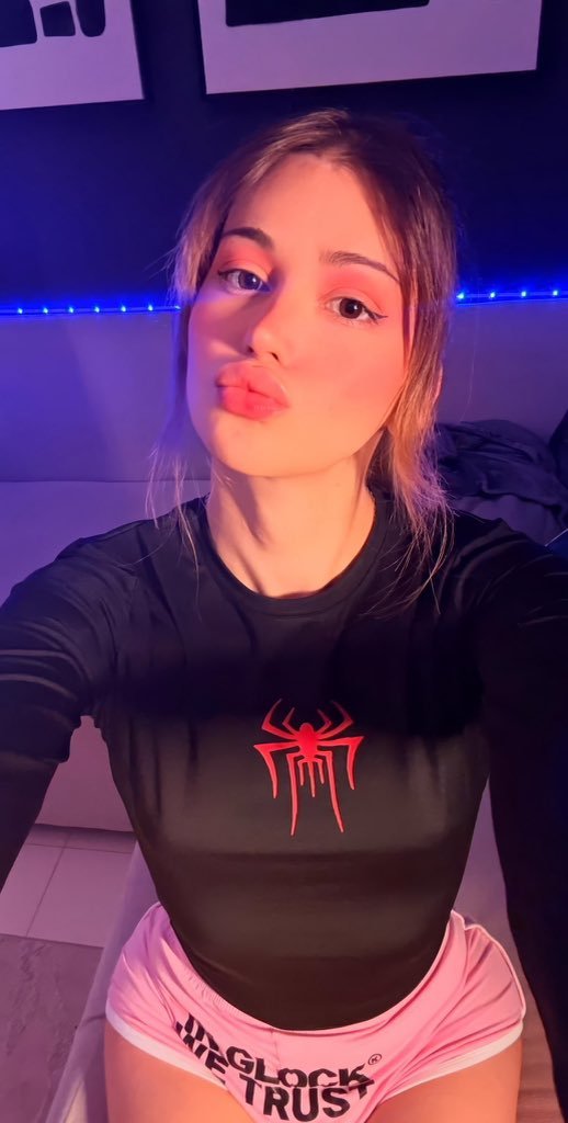 Lilly06anderson's tweet photo. I'm trans🏳️‍⚧️ I'm i your type?🥰🙄 https://t.co/FQ1Aq5BL2n