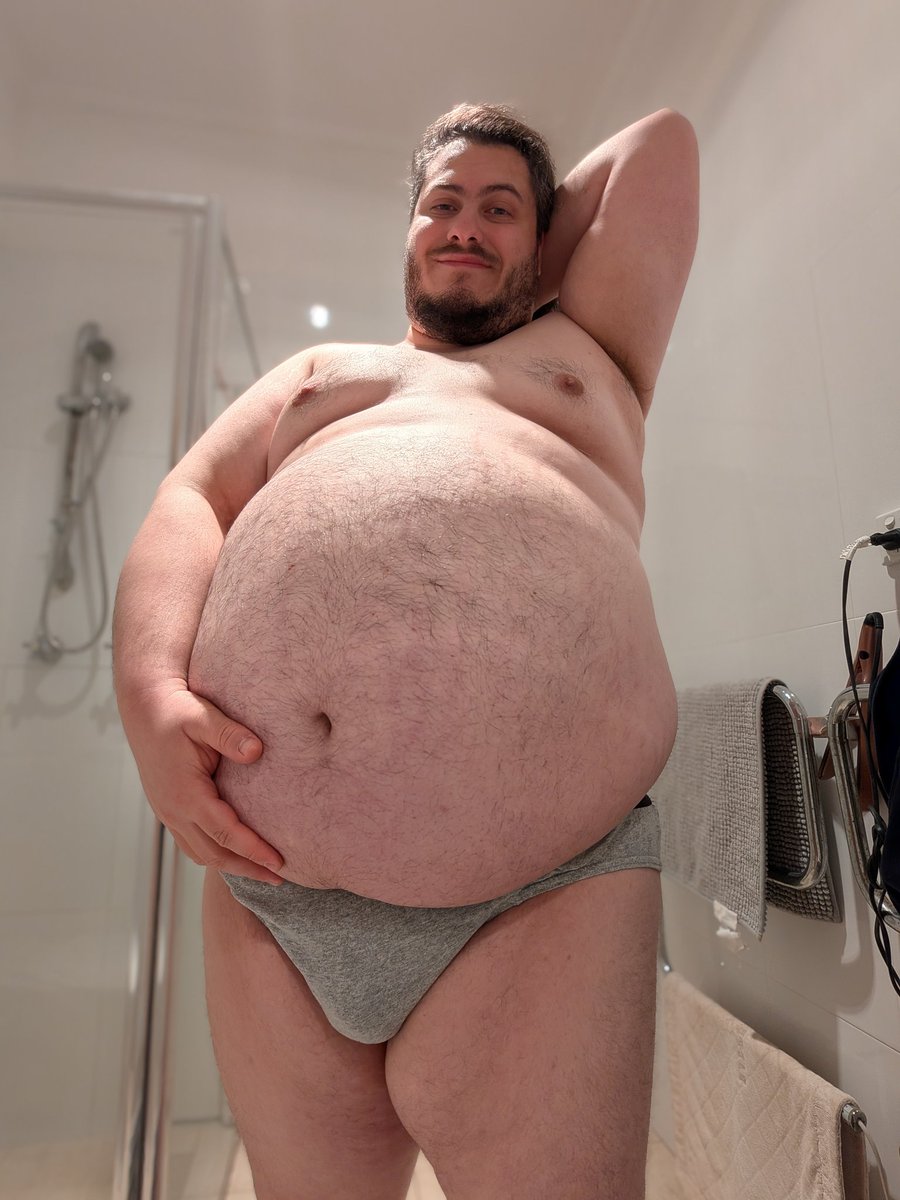 soxandlox's tweet photo. Nothing like going to bed with a full gut, if only I had someone to rub it now 🤤 https://t.co/8Wq1U88MEZ