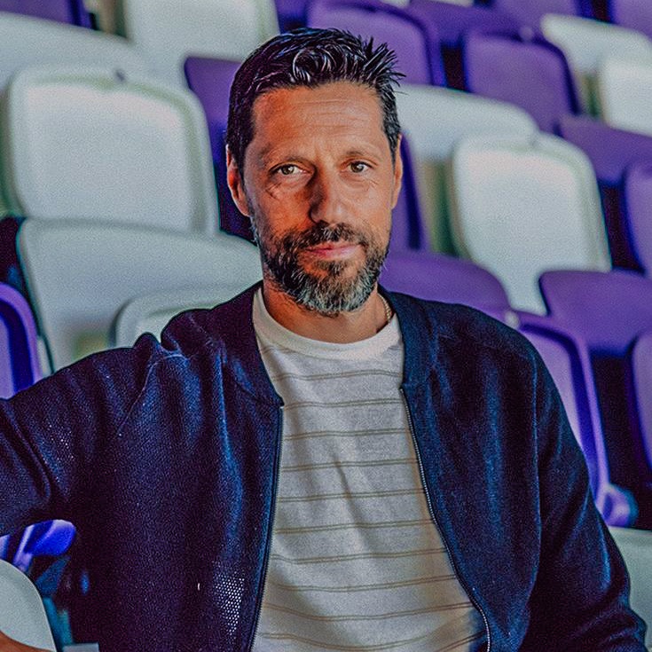 eurofootcom's tweet photo. 🚨🇵🇹 𝐎𝐅𝐅𝐈𝐂𝐈𝐀𝐋 | Vitor Bruno is the new manager of Anderlecht! 🟣✅

He previously managed Porto from 2024-2025. Vitor knows 4 languages: Portuguese 🇵🇹, English 🏴󠁧󠁢󠁥󠁮󠁧󠁿, French 🇫🇷, Spanish 🇪🇸 

"We are talking about a TRUE institution in European football.", says Bruno. ✨ https://t.co/Dl5rFNWHco