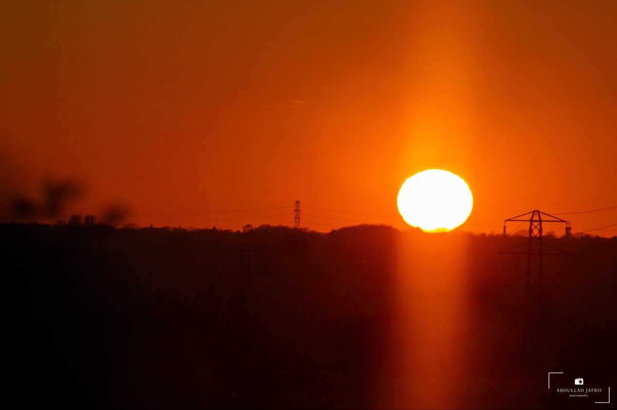 abdullahj's tweet photo. Orange you glad you caught this sunset? 🌅

📍Wivenhoe, Colchester, Essex, UK 🇬🇧 

#photography #sunset #goldenhour #sillhouette #england #colchester #essex #wivenhoe #chasingsunsets #photographer #nature #trees #orange #skies #safari #naturetrail #explore #travel #uk #colours https://t.co/fMG2LUo2C5