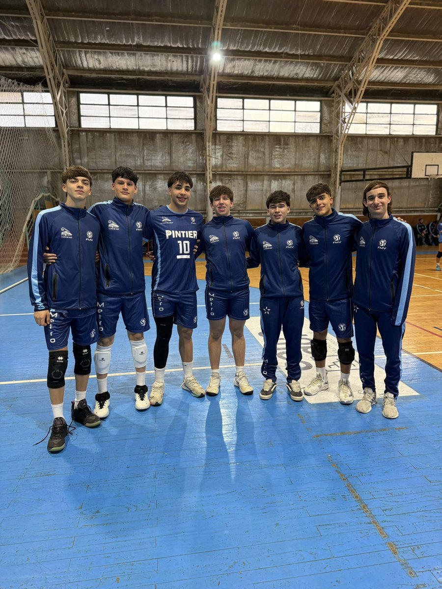 CiudadVoley's tweet photo. #Inferiores ¡6 jugadores de Ciudad convocados a la Selección Metropolitana Sub 16! 🦅💙

Felicitamos a Facundo Salazar, César López Sanabria, Valentín Bianchi, Bernardo Chiaravini, Santiago Quaini y Salvador DeMarco 👏🏻

Y a Lucas Deltin, entrenador de nuestras inferiores 🏐 https://t.co/LrDBuIGnZB