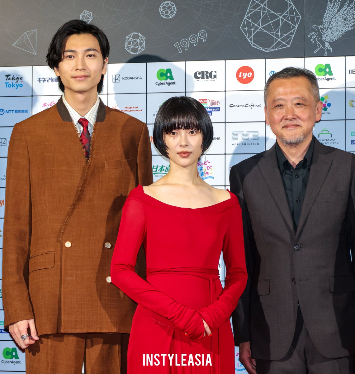 instyleasia's tweet photo. "So Far Away, So Close" by Japanese director Tekkou Nogami is one of the highlighted films in #SSFF & Asia this year, and its cast truly captivated on the red carpet at Tokyo's MoN Takanawa.
Kohei Shoji , Yura Anno , Yohta Kawase , Yukio Ueno (denis) and Keiko Enoue (nicche) https://t.co/320wRLEFUt