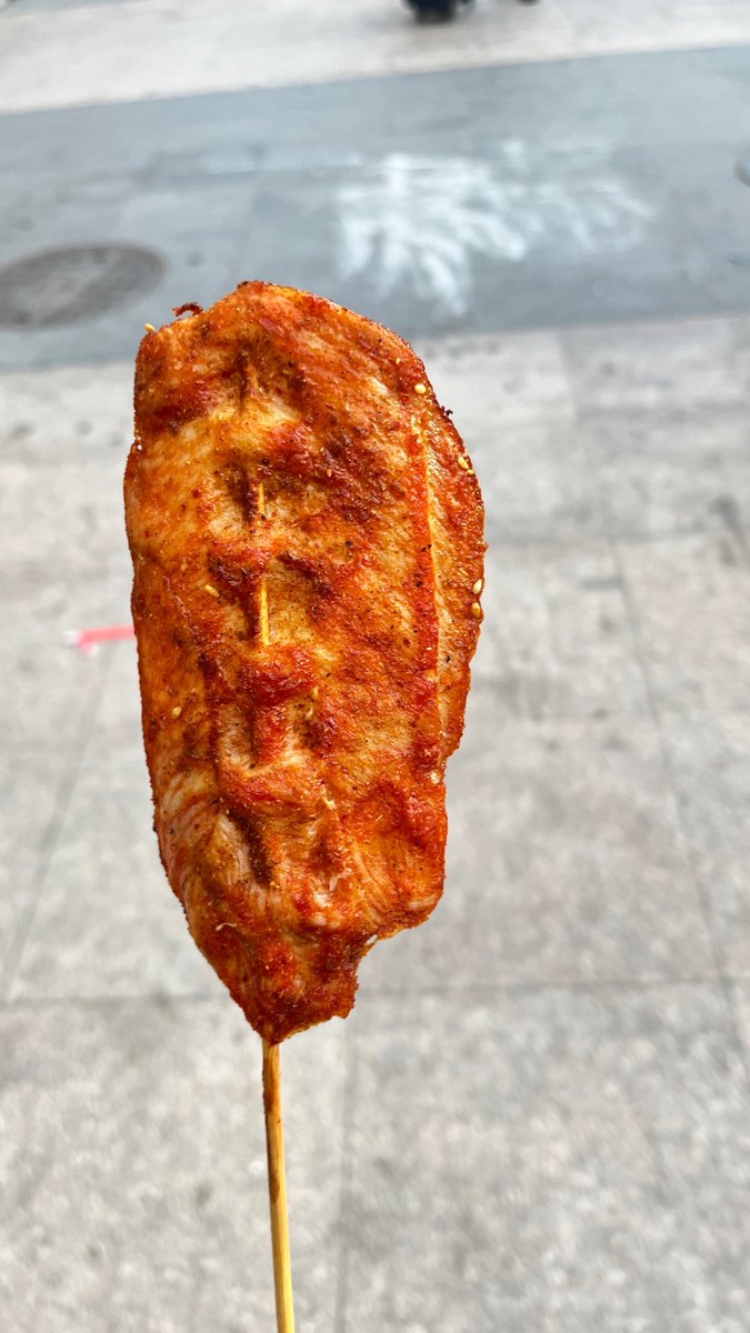 AngelDe65974770's tweet photo. Craving warm crispy fried skewered snacks on a chill street night—street food hits different! ， https://t.co/DNpSWoKzp3
