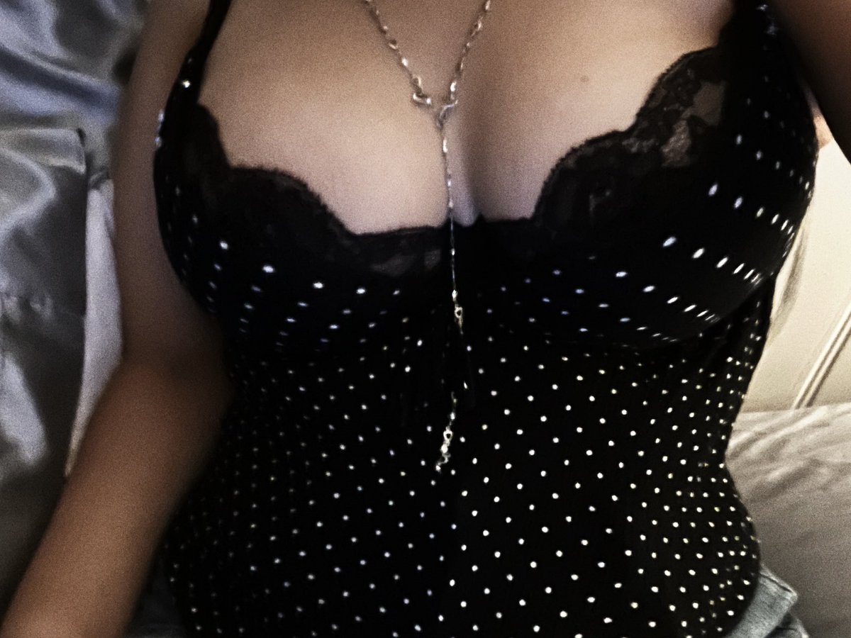 rayennie_'s tweet photo. finally making a #nsfwtwt intro

* 19 | mdni | she/her
* bi + switch
* soft n hard kinks
* faceless probably

dms open !! + i would love new moots              ݁₊ ⊹ . ݁˖ . ݁·

#nsfw #nsfwtwtًً  #moothunt〃・ https://t.co/LIIyZ8I6iD