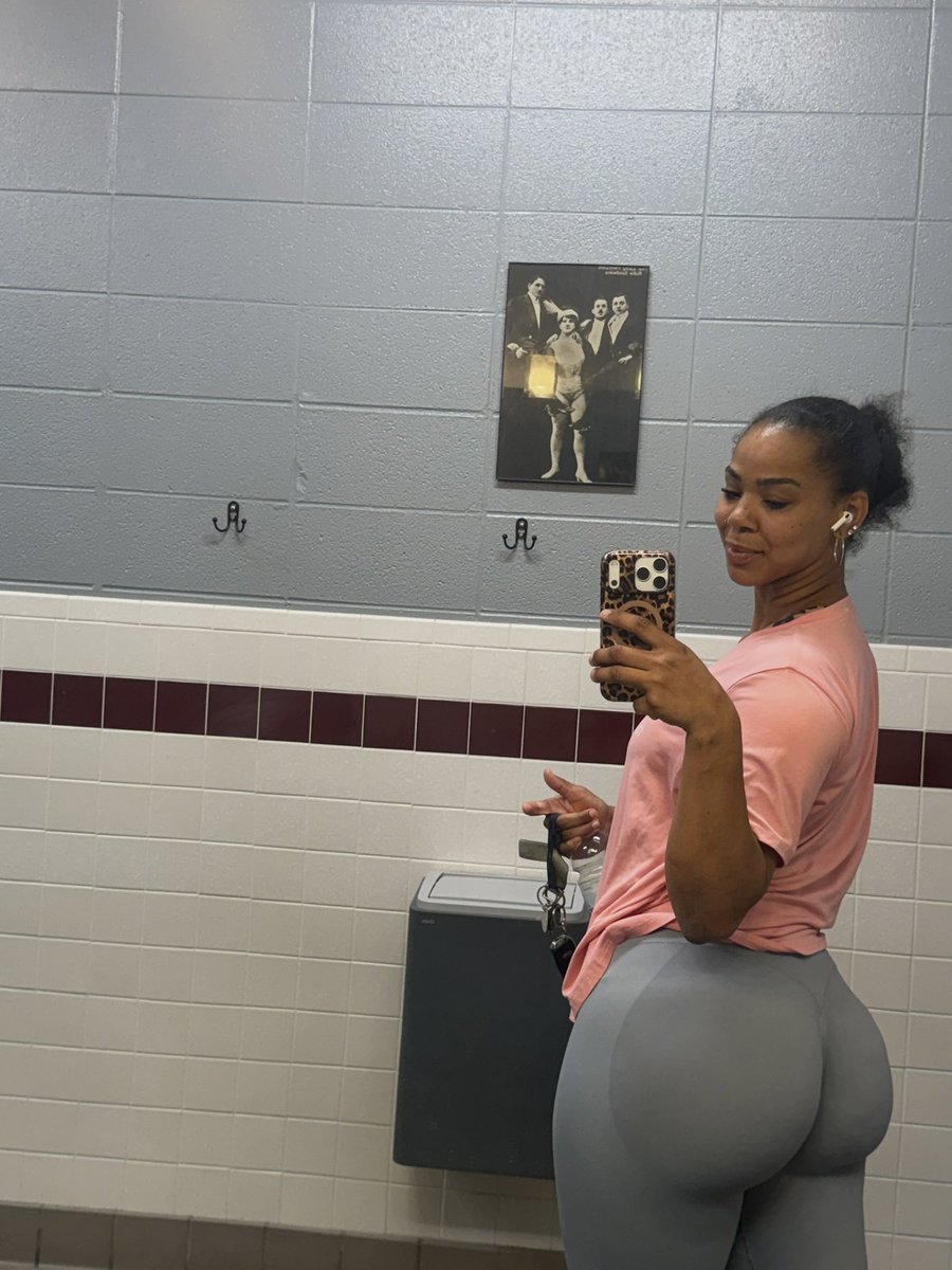 ShauntinaRenee's tweet photo. another day another average post https://t.co/Vb9pGWoA00