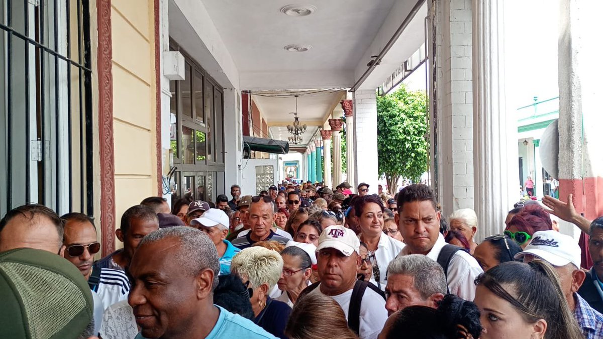 DPELasTunas's tweet photo. #LasTunas y #Cuba honran al Comandante Ramiro Valdés, símbolo de heroísmo, patriotismo y fidelidad absoluta a Fidel. Moncadista, granmense y leal hasta el final. ¡Hasta la victoria siempre! 🇨🇺 #PorSiempreRamiro https://t.co/nUXJuZbcBM