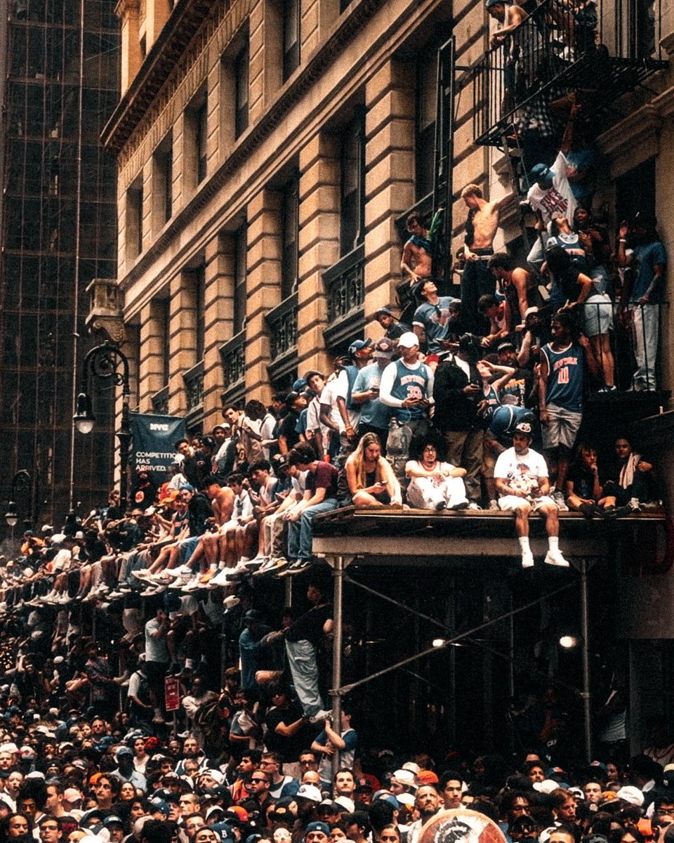 Knickloyalty's tweet photo. A classic generational shot that will be discussed for decades! 📸🏆 https://t.co/vrNMDHb3nX