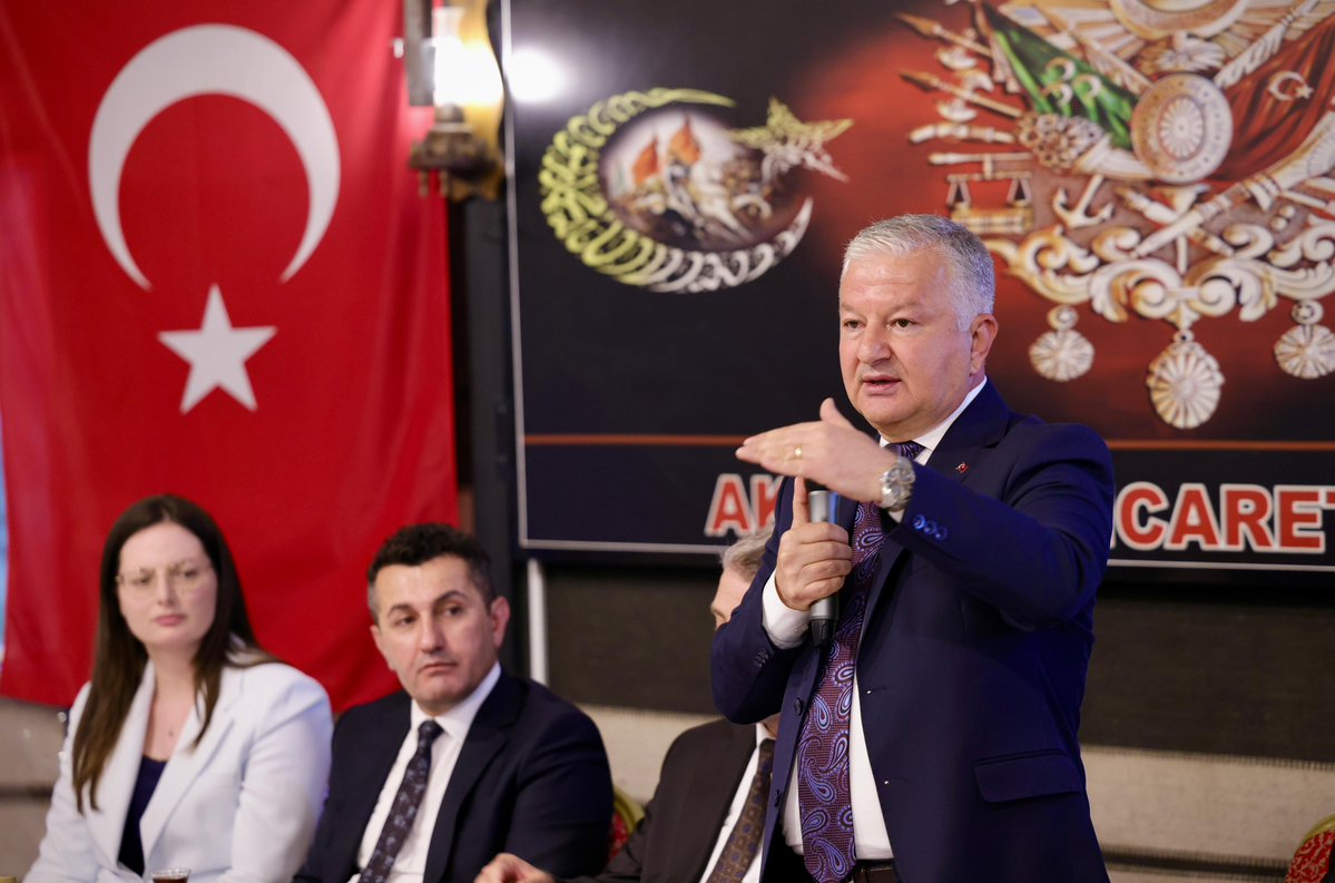 aksarayvaliligi's tweet photo. Valimiz Sn.@muratdurutr, tayinleri çıkan mülki idare amirleri ve yargı mensupları için Aksaray Sivil Toplum Kuruluşları tarafından düzenlenen veda programını teşrif etti.

Sn. Valimiz, “Bu şehirde görev yaptığınız süre boyunca devletimizin hizmet anlayışına önemli katkılar sundunuz. Emekleriniz ve gayretleriniz için teşekkür ediyorum. Sivil toplum kuruluşlarımızın da birlik ve beraberlik içerisinde hareket ederek, hizmet eden kamu görevlilerimize sahip çıkması, vefa ve dayanışma kültürümüzü daha da güçlendirmesi büyük önem arz etmektedir” dedi.