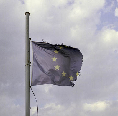 ReformNESH's tweet photo. Proof if you need it that the Liberal Democrats hate England and anything English. These unpatriotic #LibDem globalists must leave our St George's flags alone and stop their endless promotion of unwanted foreign rags in England. https://t.co/xMVyz1xNf9
