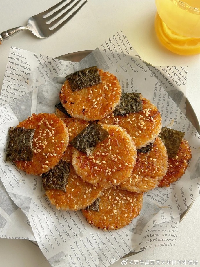 mxlmesphm's tweet photo. Nothing beats sharing crispy rice crackers with friends on a lazy weekend. Perfect little bites for quick, happy moments.， https://t.co/ALJfGluu3a