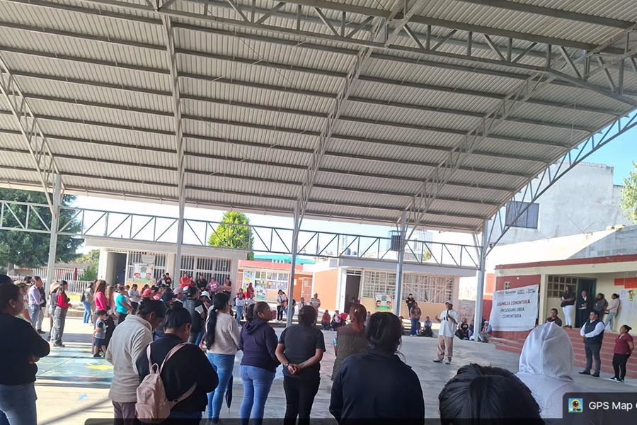 valkiriaonline's tweet photo. 🌽🥦 En la localidad de San Antonio #Tlatenco, perteneciente al municipio de #Chiautzingo, habitantes aprobaron en asamblea el equipamiento del desayunador de la escuela Ignacio Zaragoza, acción que se realizará a través del programa Obra Comunitaria en coordinación con el Sistema Estatal DIF Puebla.

La iniciativa busca fortalecer la alimentación de niñas y niños para contribuir a un mejor desempeño académico, mediante el trabajo conjunto entre ciudadanía y gobierno.

Estas acciones forman parte de la estrategia impulsada por la presidenta Claudia Sheinbaum Pardo, el gobernador Alejandro Armenta y Laura Artemisa García Chávez, titular de la Secretaría de Bienestar, para mejorar las condiciones de desarrollo de la población estudiantil.
@artemisa_laura; @laura_roldn  
#ValkiriaOnLine®