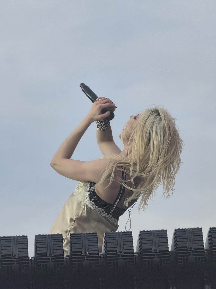 Moongyyu's tweet photo. Beautiful ❤️
#RIR2026 #RockinRio #RIRLisboa #ThePrettyReckless #TaylorMomsen https://t.co/VYyCANKaiG