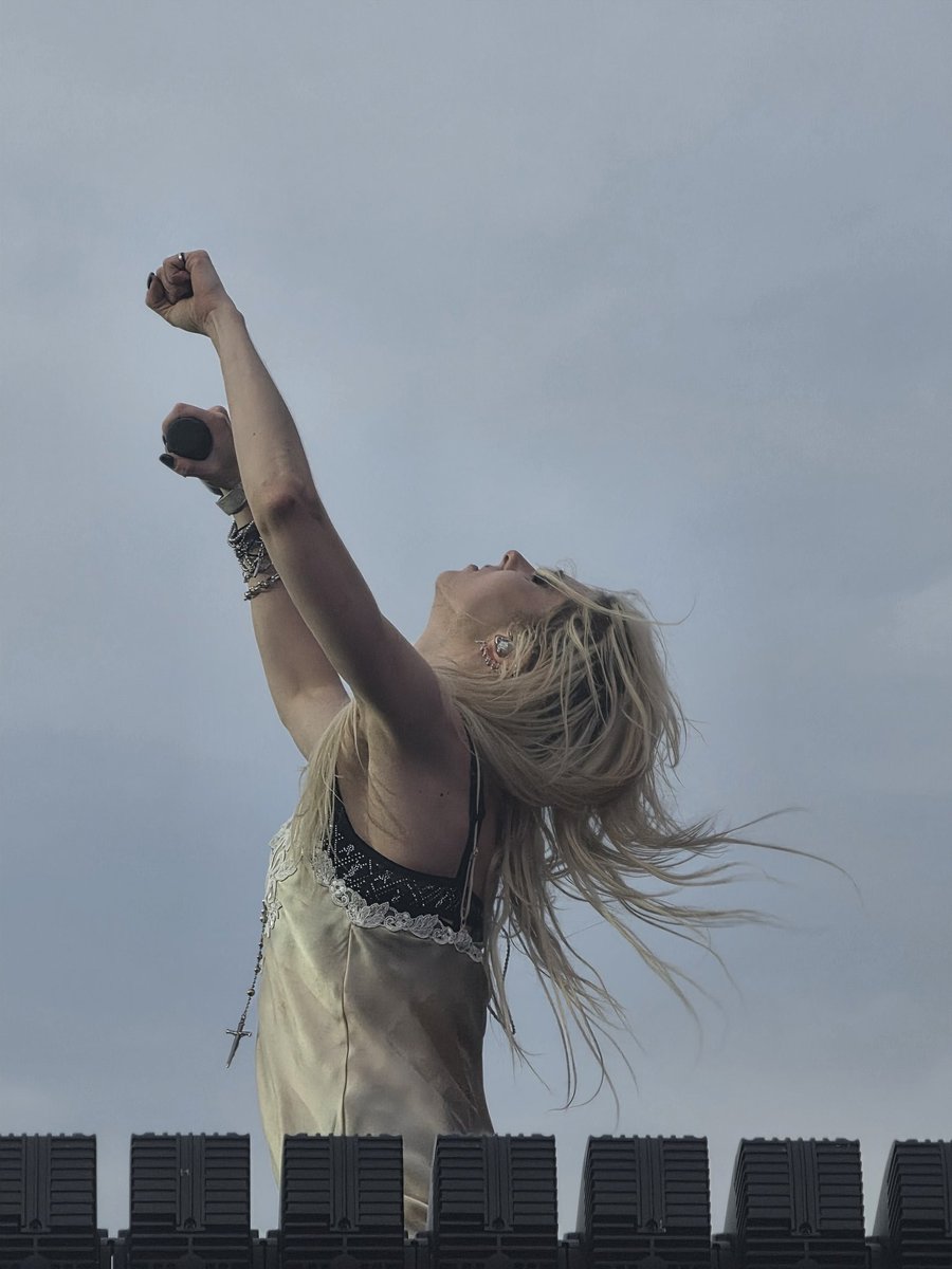 Moongyyu's tweet photo. Beautiful ❤️
#RIR2026 #RockinRio #RIRLisboa #ThePrettyReckless #TaylorMomsen https://t.co/VYyCANKaiG