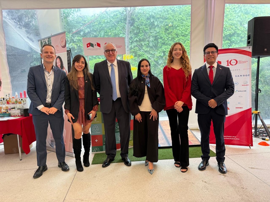 gchavezs's tweet photo. En Adecco nos enorgullece haber sido patrocinadores y formar parte de la celebración del Día de Suiza en México, realizada en la residencia de Su Excelencia el Embajador de Suiza en México, Pietro Piffaretti.

Este encuentro simboliza la estrecha relación de amistad… https://t.co/XHULD9TlD9