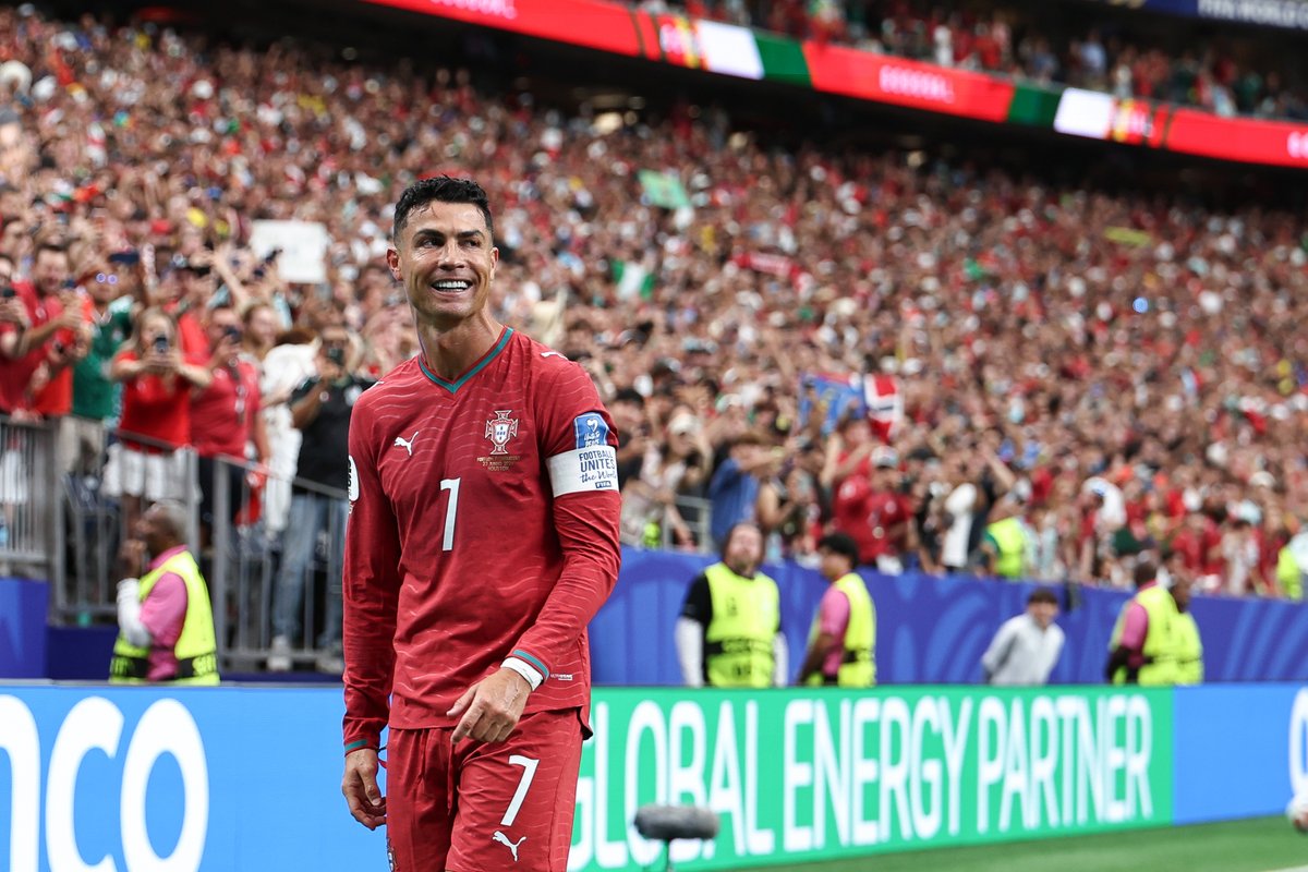 FIFA tweet media