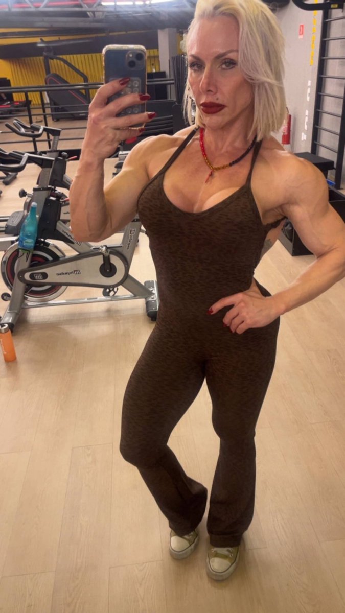 sitrifbb's tweet photo. The body of a 55 year old Muscle mom https://t.co/yQ5pF3tuLs