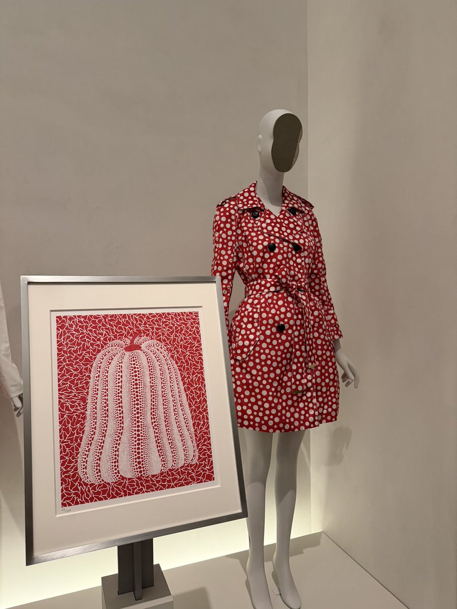 MichVelo's tweet photo. Custom art- Metropolitan museum of art, featuring on of my fave artists: #yayoikusama https://t.co/2zlUEhFc5X