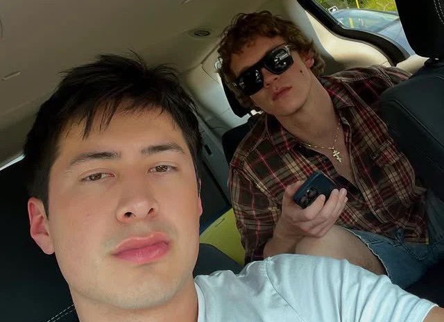 ilyaarozanovs's tweet photo. i miss their cute little selfies ☹️ https://t.co/1yoxvtQocX