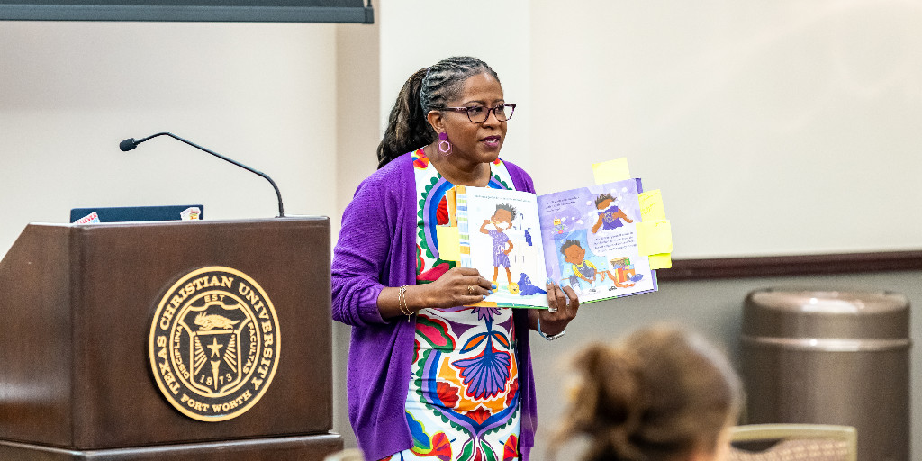 TCU_COE's tweet photo. 📖 2026 is the summer of literacy! In addition to our Summer Literacy Institute, COE hosted the inaugural TCU Early Literacy Institute Powered by @PNCBank. Educators heard from speakers on early childhood development, community literacy, and the role of play in early learning! https://t.co/XyU2rFS8x9