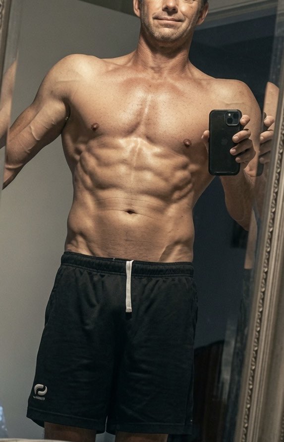 CaliKing38's tweet photo. Calisthenics workouts doing their thing, 2 years ago when I started I never thought this is where I would get to. This is the base now, from here we build. https://t.co/Y6O5AnmZhA