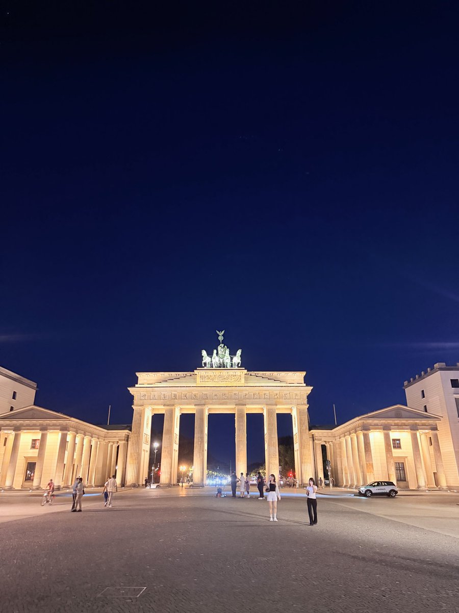 DinkoEror's tweet photo. Good night from Berlin. https://t.co/4fN6HmGfvl
