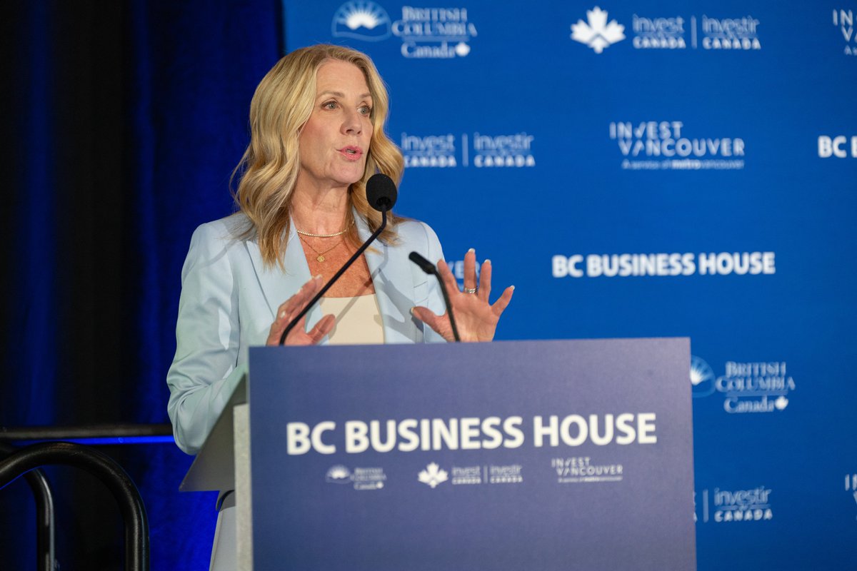 BoardofTrade's tweet photo. Our President &amp; CEO, Bridgitte Anderson, joined industry leaders from @Seaspan, @Fortinet, and @EarthDailyA to moderate a panel on our region's defence opportunities at a BC Business House @Invest_Van Executive Event. 1/2
#dsrb #bcpoli #gvbot https://t.co/1PT3ih9XON