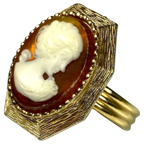 ClarasJewelry's tweet photo. Luzier Lucite Cameo Solid Perfume Compact Adjustable Ring
#rubylane #vintage #retro #ring #cameo #vintagejewelry #giftideas #jewelryaddict #vintagebeginshere #treasures
https://t.co/oLgCWKpG8w https://t.co/MKejfuMMra