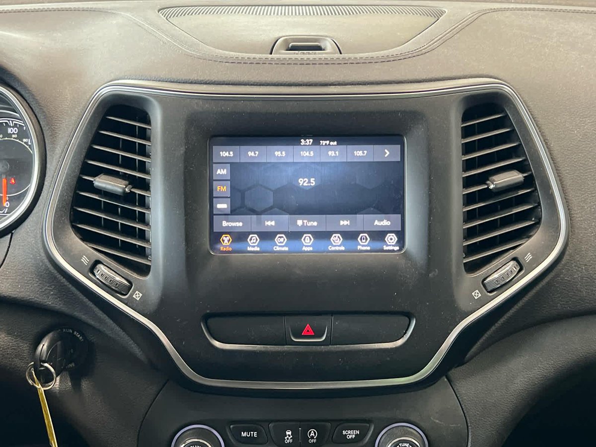 ChadWetz's tweet photo. 2019 Jeep Cherokee Latitude

Stock#: 26HT256A
Miles: 83,625
Location: @kokomoautoworld 

$14,921

Trim: Latitude
Engine: 3.2L V6 Cylinder Gas
Exterior: Velvet Red Pearlcoat
Interior: Black
Drivetrain: 4WD

Call me to talk about your next new vehicle.
ASK FOR CHAD!!!
@ChadWetz
Sales Specialist
Kokomo Auto World
765-553-5730
https://t.co/iaUSht9xF1