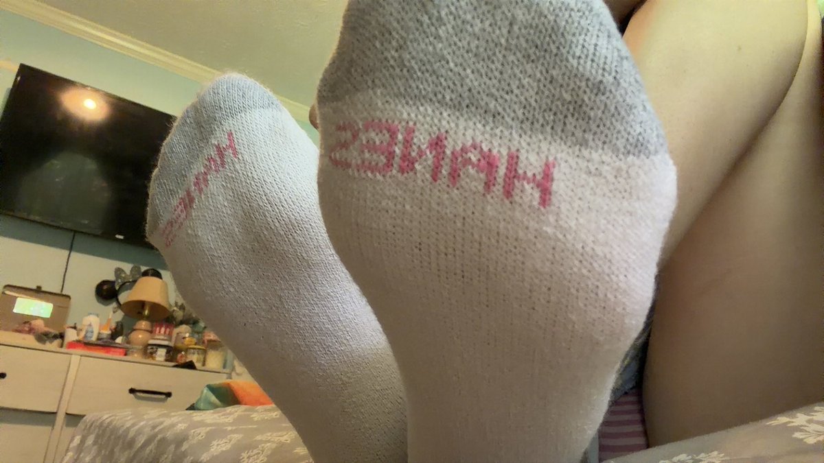 moneysexualbrat's tweet photo. I love making men feel at their lowest, easily aroused by staring at the bottom of my socks. Keeping you edged in your cage until your mind starts to feel fuzzy and malfunctioning and all you can think or say is ‘Sent Goddess’ over and over and over again 🌀 https://t.co/75scOKMYyr