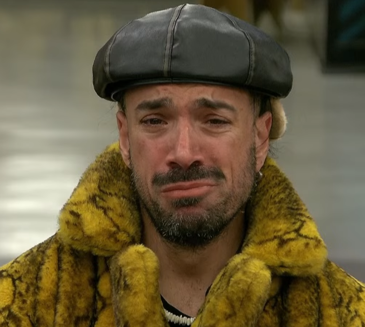 TronkOficial's tweet photo. JAJAJA POR QUÉ LLORABA COLA

#GranHermano https://t.co/boVdOp4MUk